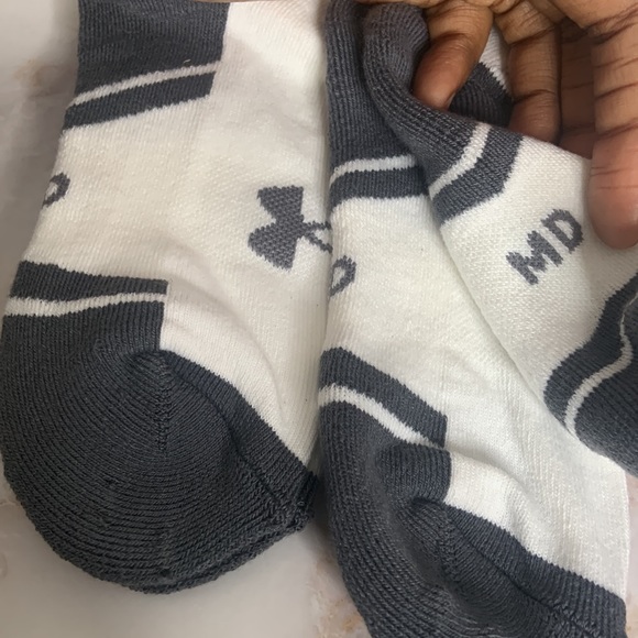 KIDS UNDER ARMOUR TUBE SOCKS!!(2-Pair) - Picture 2 of 3